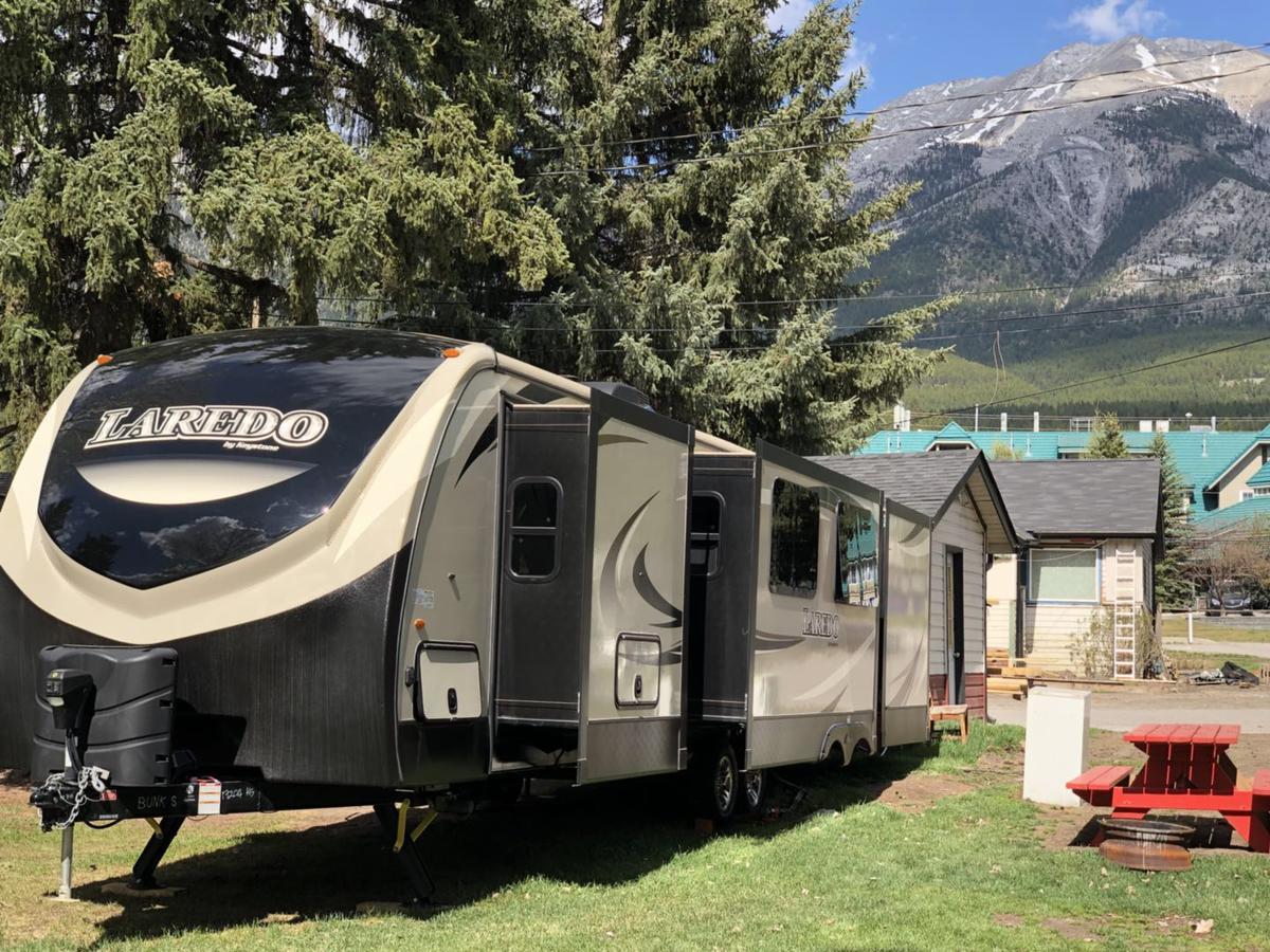 Rundle Mountain Rv Park Otel Canmore Dış mekan fotoğraf