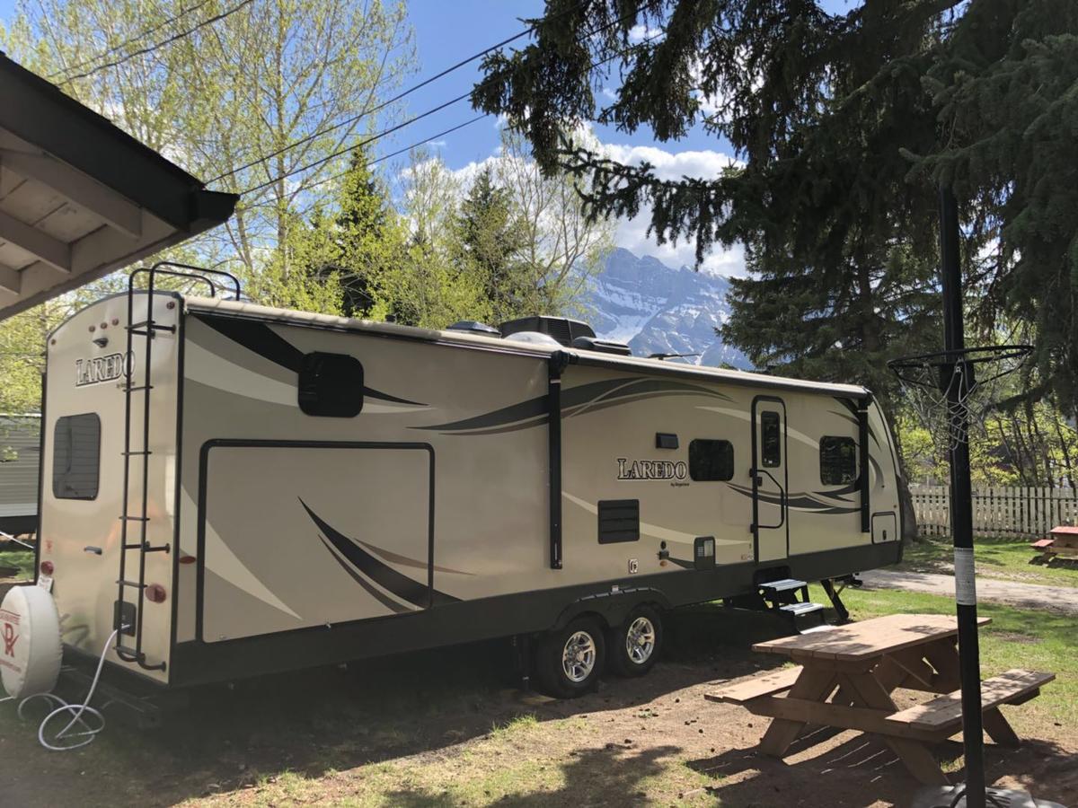 Rundle Mountain Rv Park Otel Canmore Dış mekan fotoğraf
