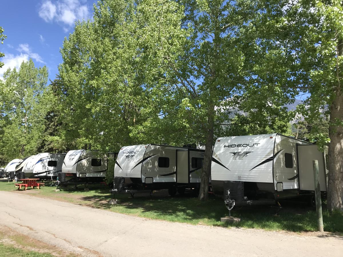 Rundle Mountain Rv Park Otel Canmore Dış mekan fotoğraf