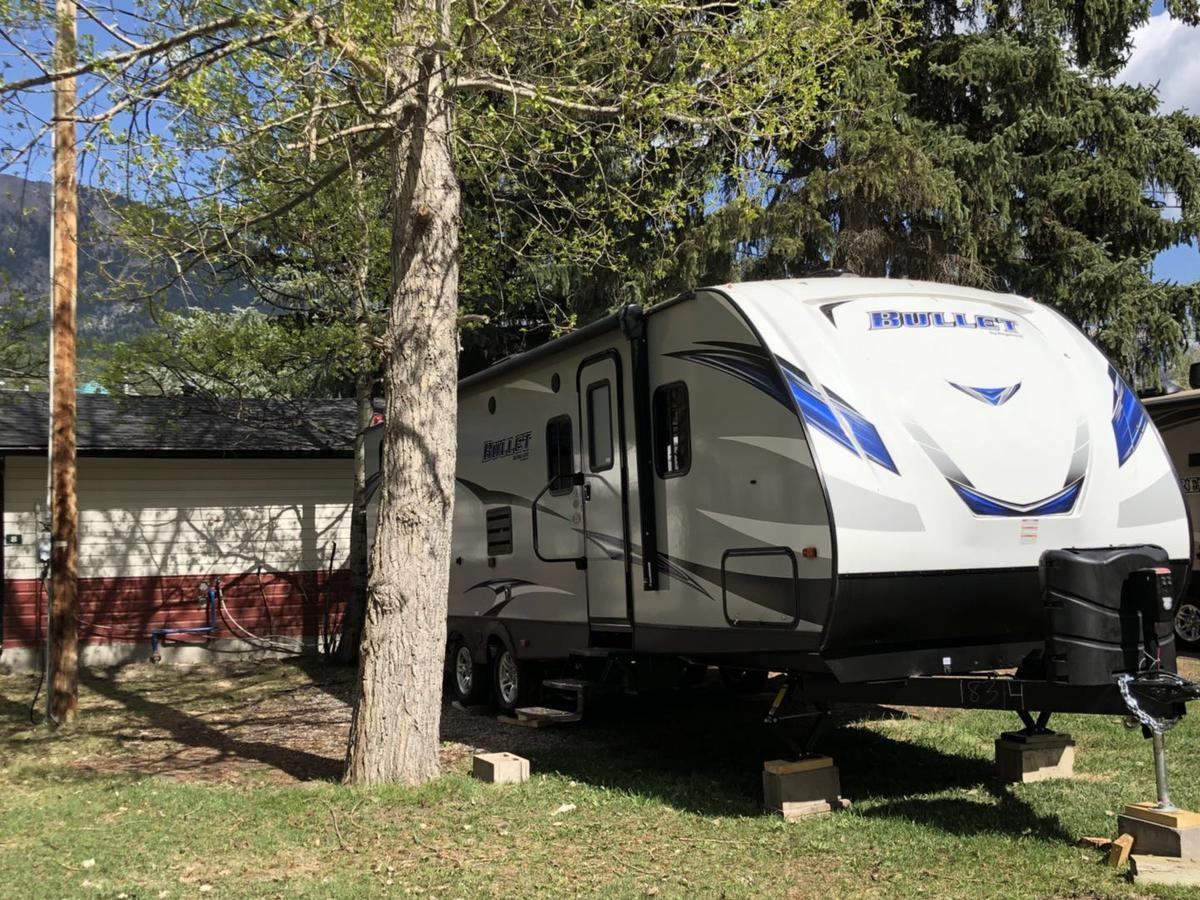 Rundle Mountain Rv Park Otel Canmore Dış mekan fotoğraf